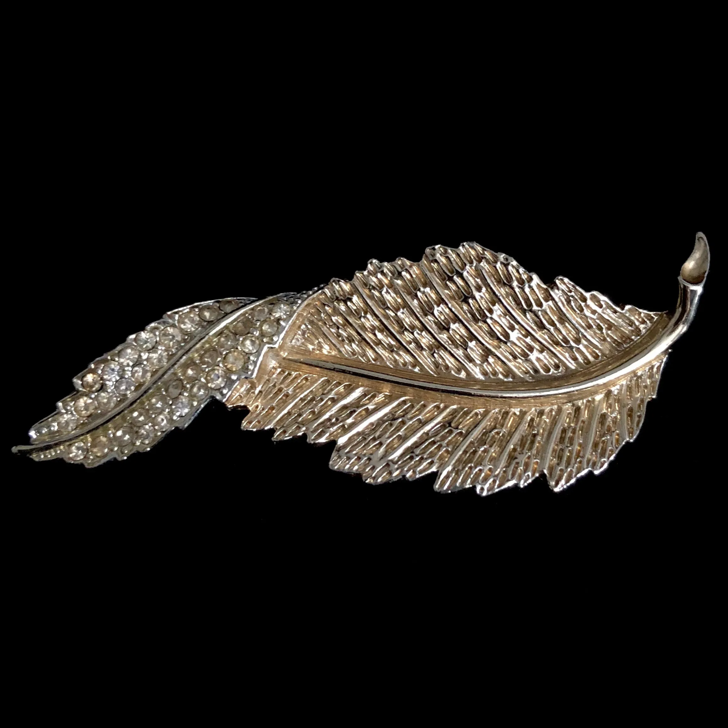 1961 Sarah Coventry Fashion Leaf Brooch