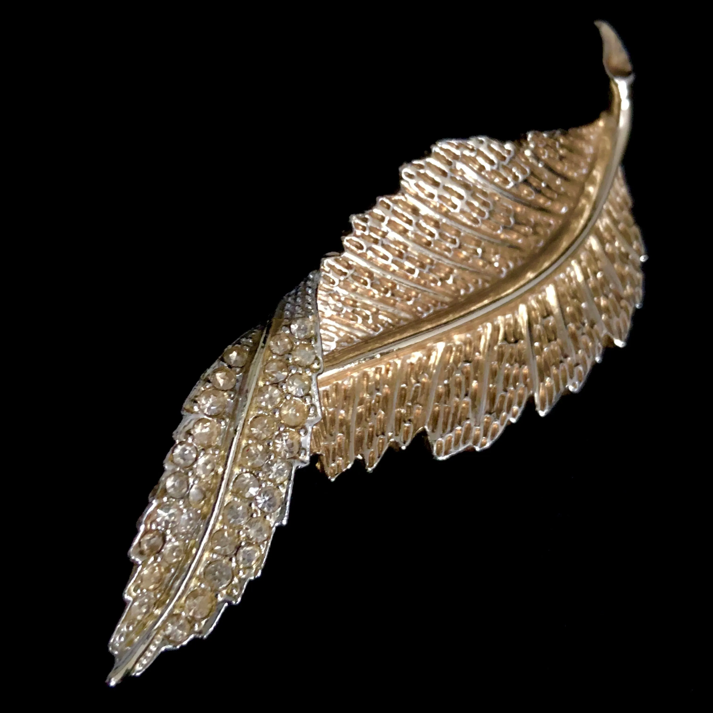 1961 Sarah Coventry Fashion Leaf Brooch