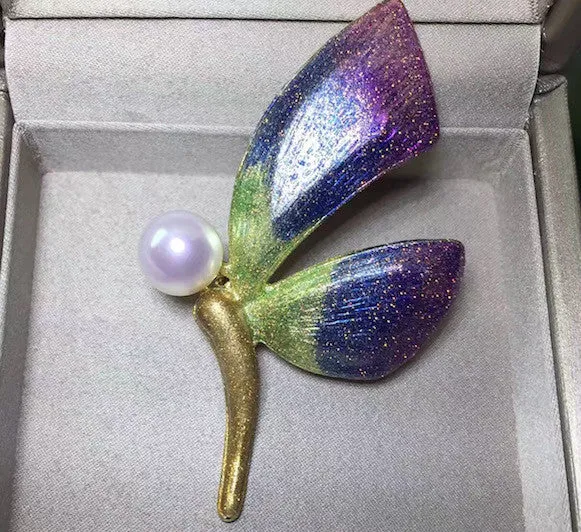 Beautiful Freshwater Pearl Butterfly Pin