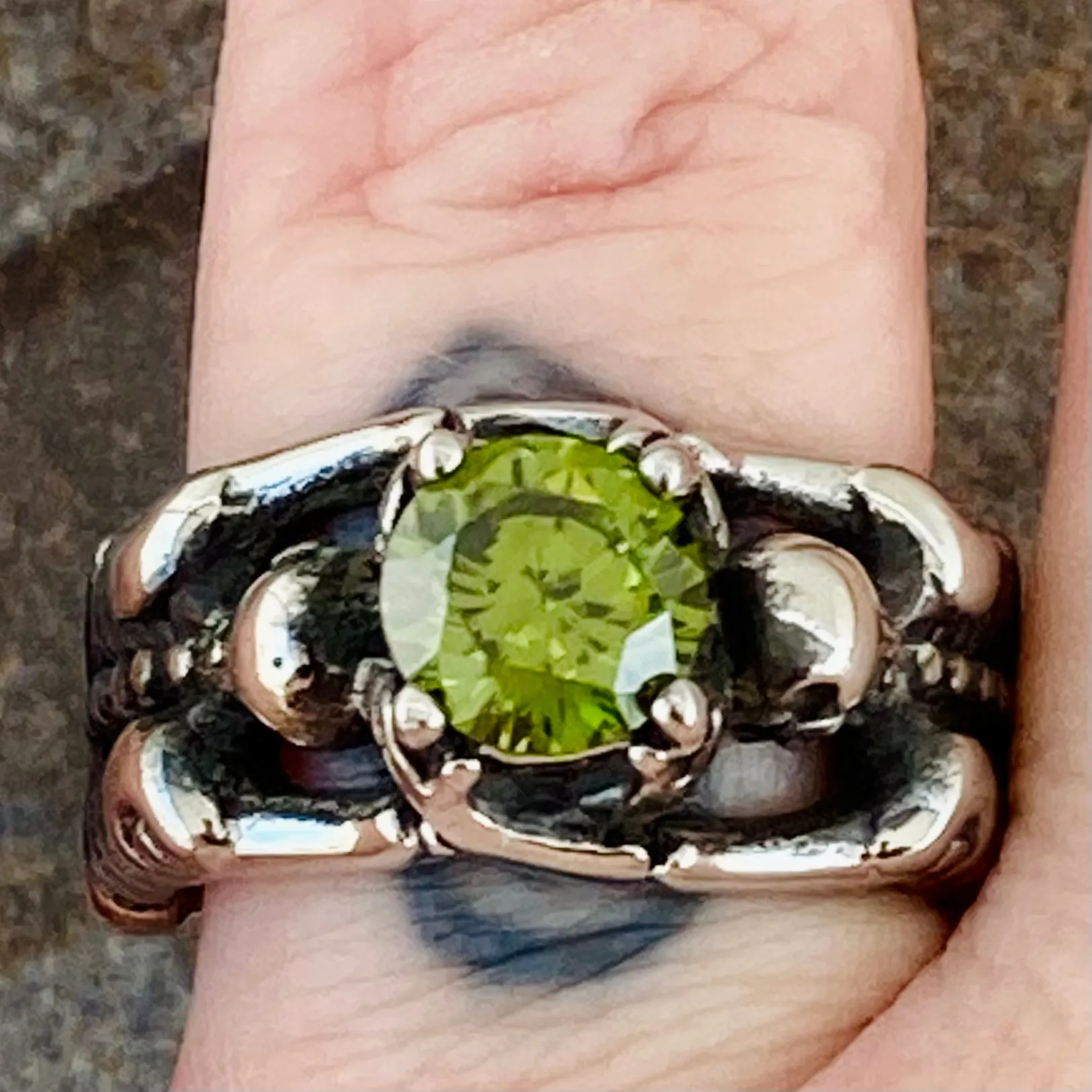 Ladies Ring - 08 August Birthday - Peridot - R114