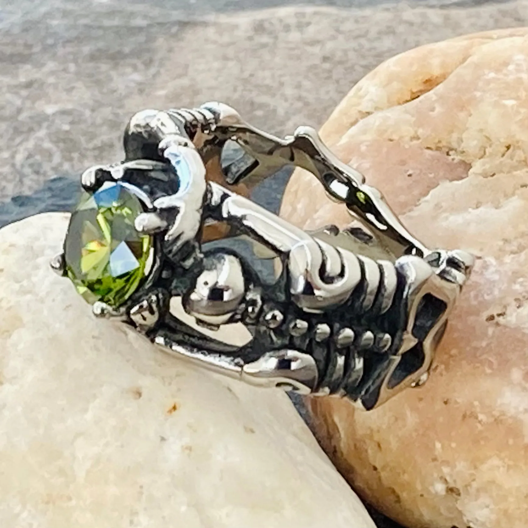 Ladies Ring - 08 August Birthday - Peridot - R114