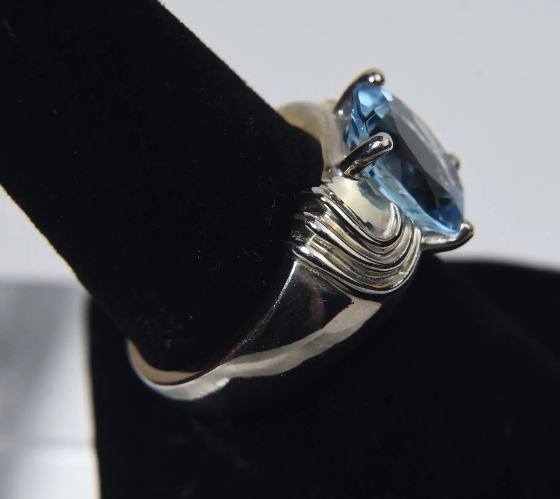 Sterling Silver Blue Topaz Ribbed Modern Design Ring - Size 8