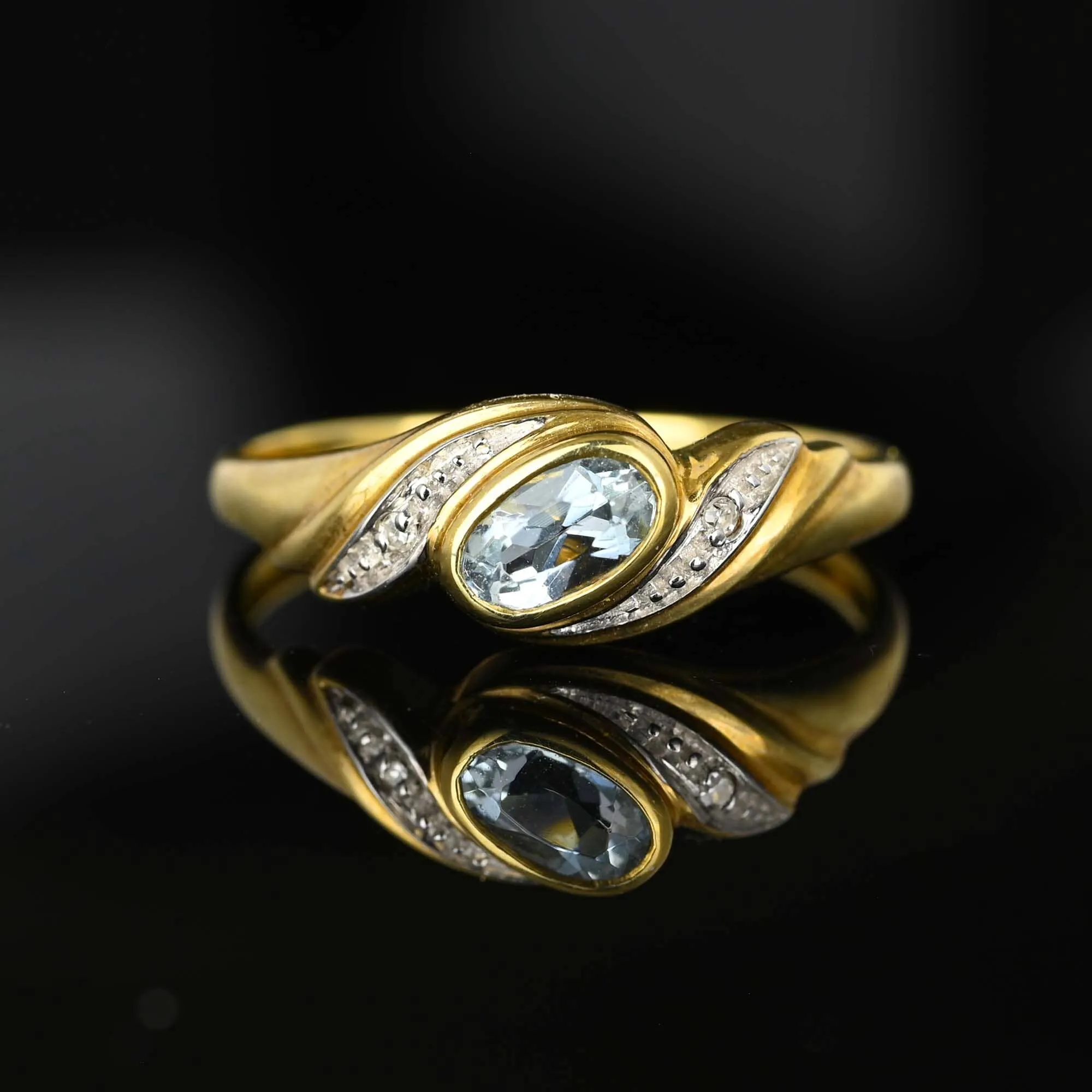 Vintage Diamond Diagonal Oval Aquamarine Ring in Gold