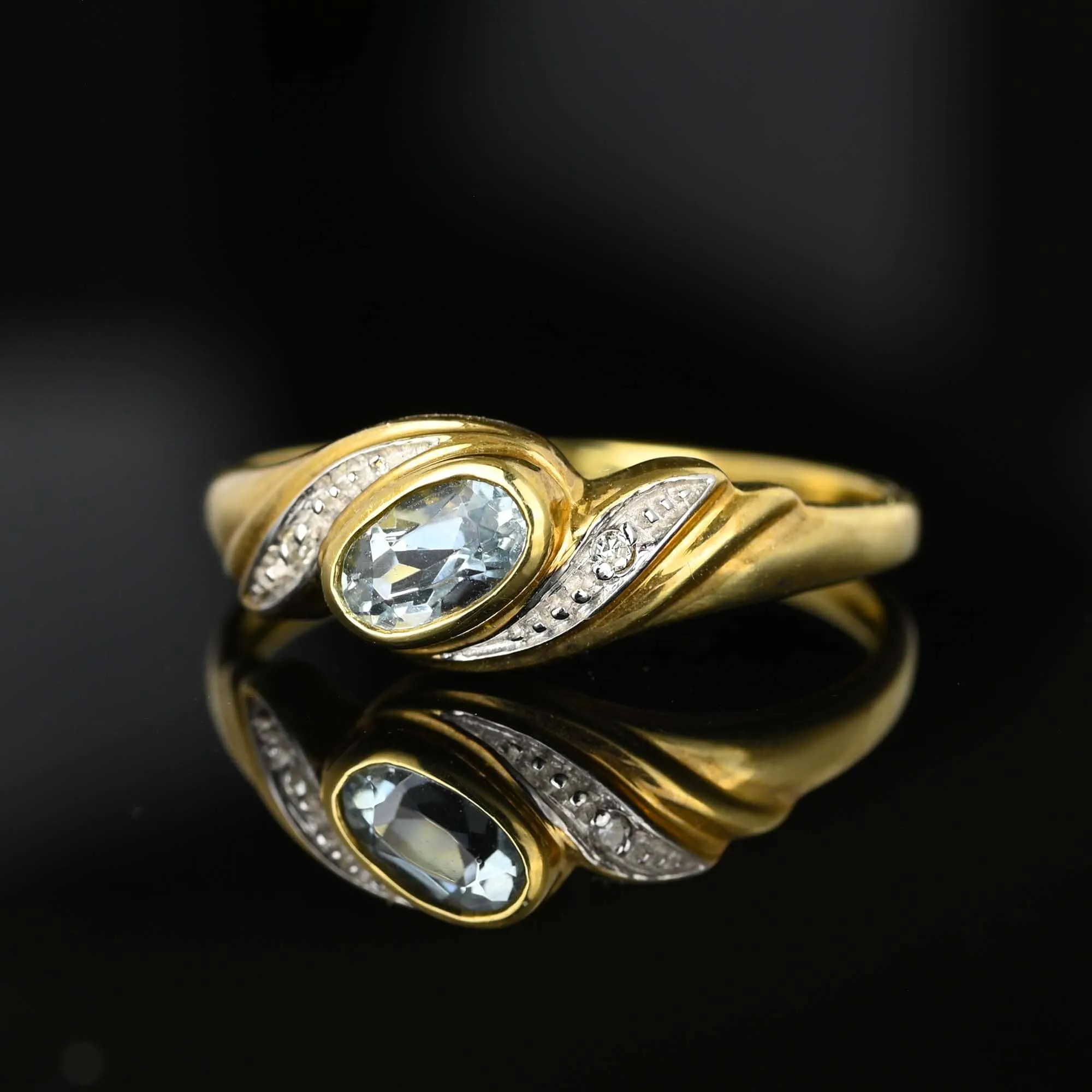 Vintage Diamond Diagonal Oval Aquamarine Ring in Gold